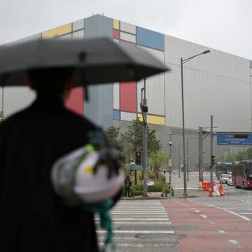 Debate Over Bonus Distribution Amid Samsung’s AI Success