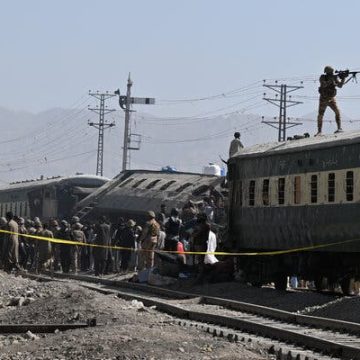 Explosion Near Train in Southwestern Pakistan Causes Multiple Fatalities