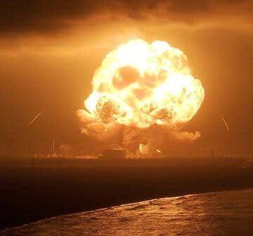 10b30e47-517c-487f-b630-9233a905fe93 Blue Origin’s Setback with New Glenn Rocket Explosion