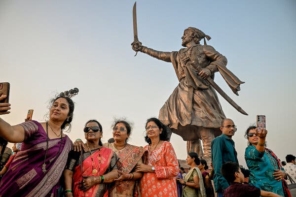 1b6f4c3a-48b3-4a9f-9a2a-b1a0c08735b1 Shivaji Statues: Symbols of Emerging Nationalism in India