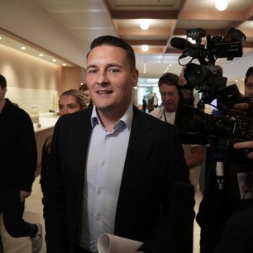 Wes Streeting Announces Bid to Replace Keir Starmer as Labour Leader