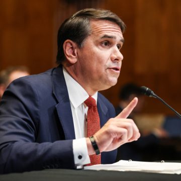 Senator Challenges DOJ Over Trump Fund for Jan. 6 Rioters