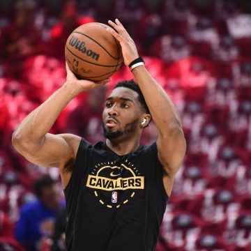 Knicks Poised for NBA Finals as Cavaliers Face Elimination