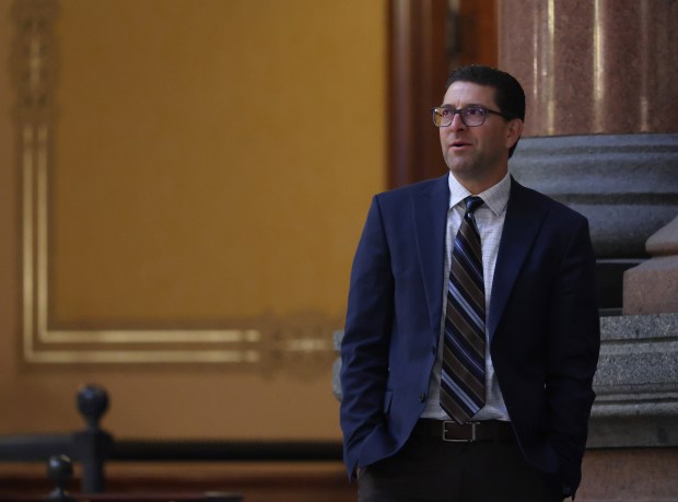 36ac3758-96b7-44d1-b924-1c91677c9118 Illinois Lawmakers Face Legislative Challenges as Session End Nears