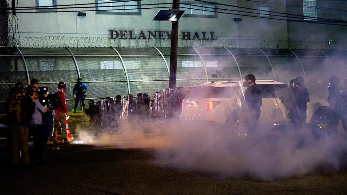 48f38701-1d34-4818-b9bb-606bb4d53c2e Clashes Erupt Between Rioters and Police at New Jersey ICE Facility