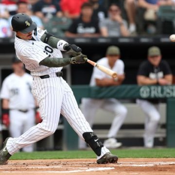 White Sox Dominates the Cubs with a Powerful Win