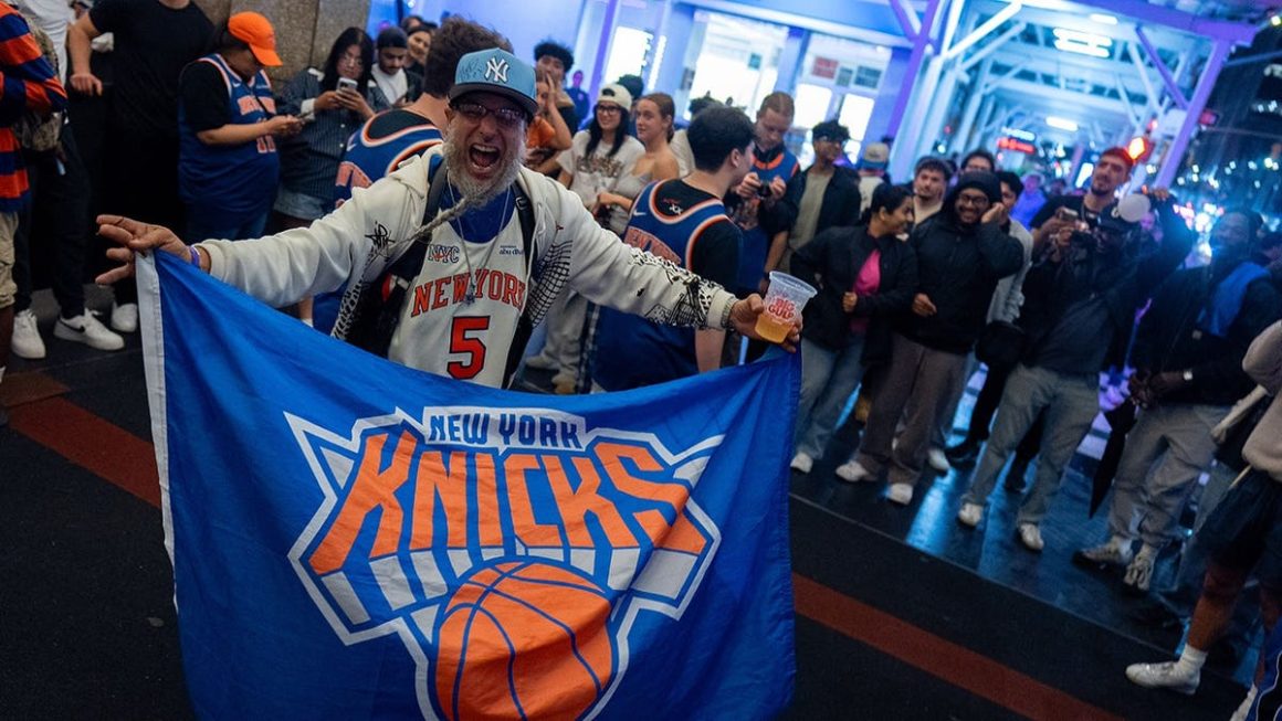 54815f75-55b2-4e66-bac5-7c1784a2efc1 Knicks Fans Celebrate Return to NBA Finals After Sweeping Cavaliers