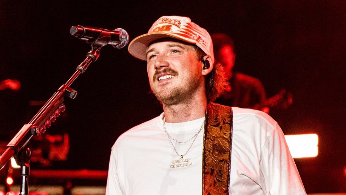 612b6df5-c205-4658-be08-823f2cdfadd2 Morgan Wallen Displays Frustration On Stage