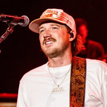 Morgan Wallen Displays Frustration On Stage