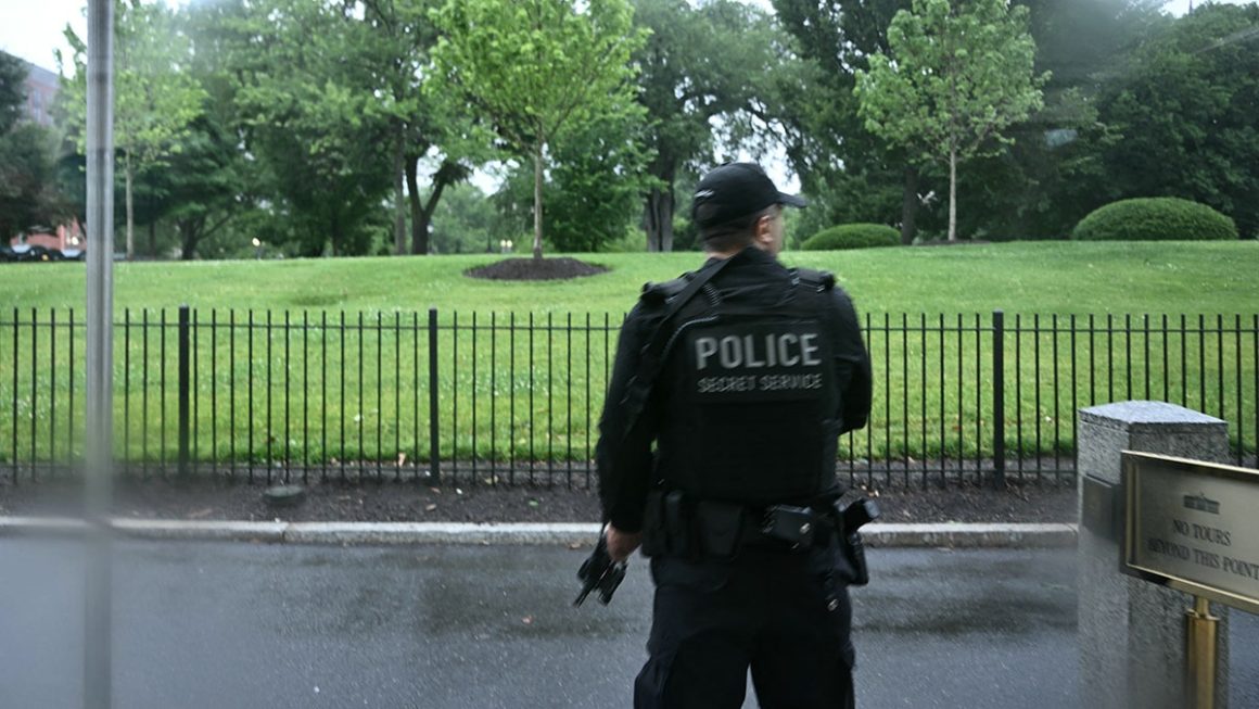 680cafb0-381b-4e12-b33d-8b23cb9a93d3 Shots Fired Near White House Prompt Lockdown