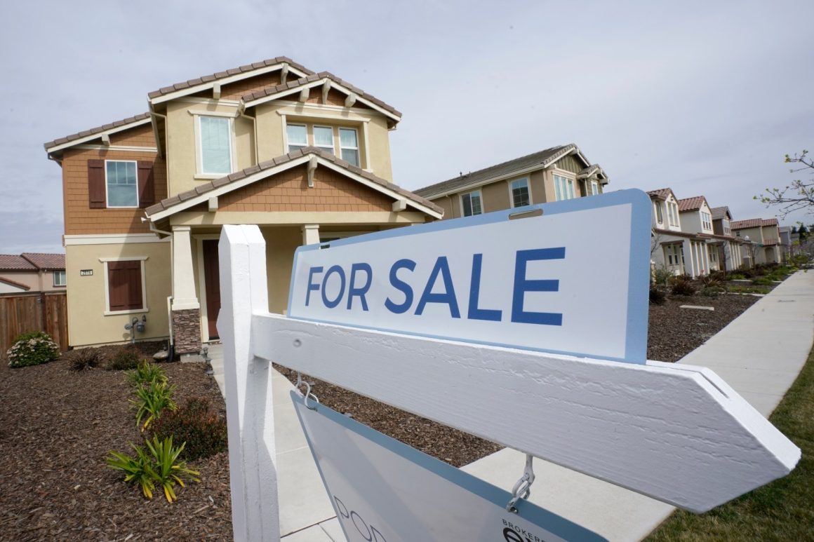 Rising Mortgage Rates Impact U.S. Housing Market Amid Iran Conflict