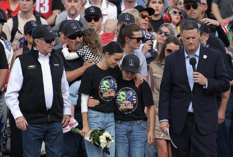 768825b0-8b84-42d1-94c1-c0324a702994 NASCAR Community Pays Heartfelt Tribute to Kyle Busch