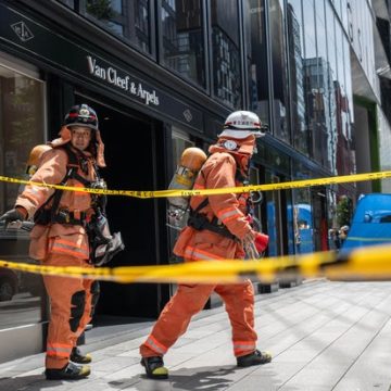 Incident at Tokyo Shopping Complex Leads to Injuries