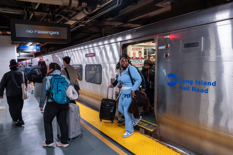 88683700-d141-4a44-a345-b2c7f91a3191 NY Officials Urge Remote Work Amid LIRR Strike Disruptions