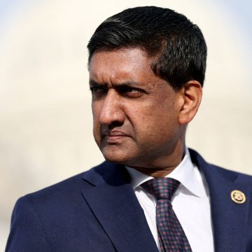88a0239a-ce28-4a20-9bac-fde060a57f58 Rep. Ro Khanna Criticizes Status Quo Politics for Democrats’ Working-Class Disconnect