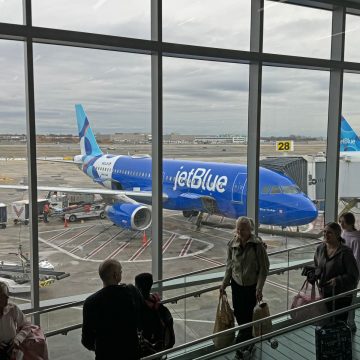U.S. Expands Airport Entry for Travelers from Ebola-Affected Regions