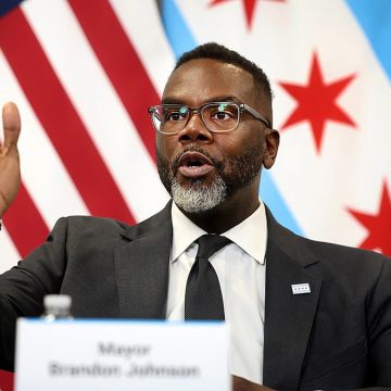 8e9902f3-e302-4906-9a16-fd0acd80f186 Chicago Mayor Faces Criticism for Handling Teen Takeovers