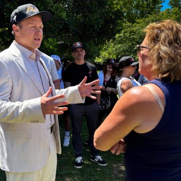 a0b784e3-baaa-4f2f-a436-7433c0237520 Final Push for L.A. Mayoral Race Candidates