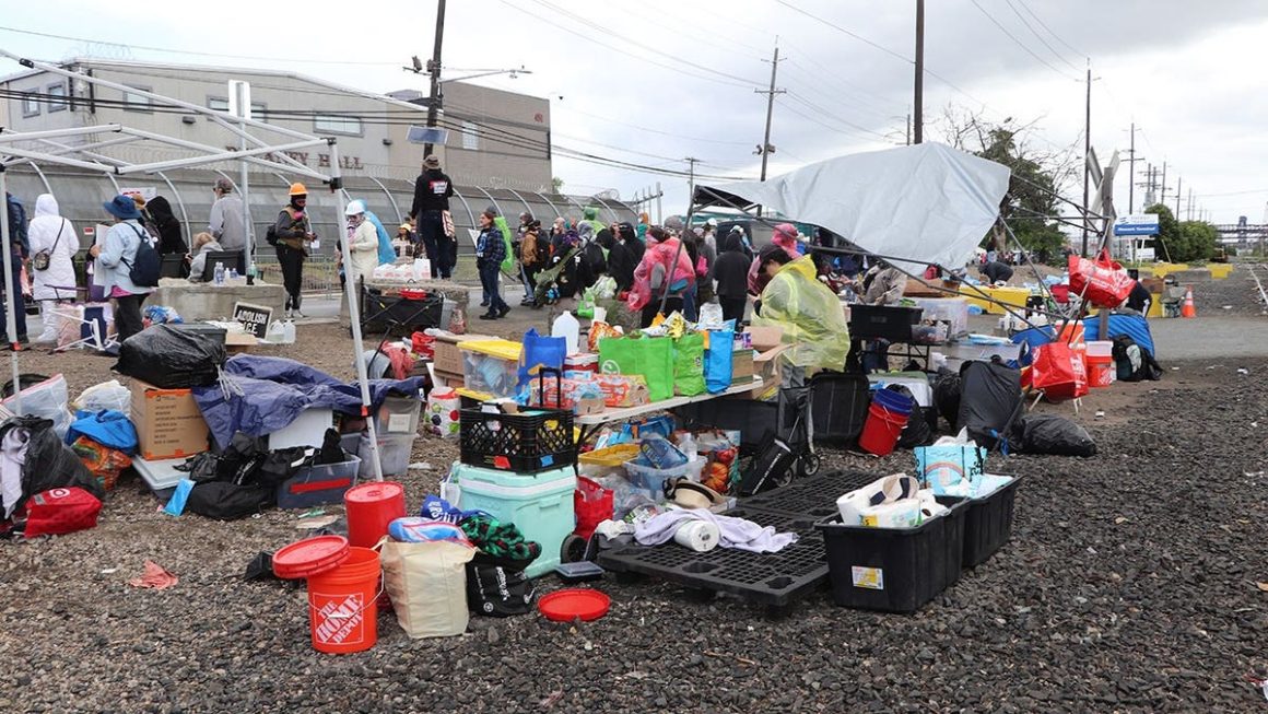 a0ba071b-2a06-4383-acd2-af3ce1861e5e Protest Preparations at Delaney Hall Detention Facility