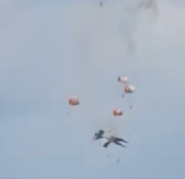 Fighter Jet Collision at Air Show in Idaho: Crew Safely Ejects