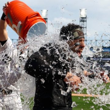 White Sox Defeat Cubs 9-8 in Thrilling Extra-Inning Game