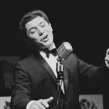 Paul Anka Shares Stark Experiences of Communism’s Shortcomings