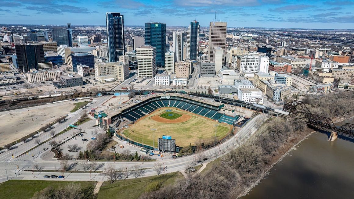 Canadian Teenager Charged with Arson After U.S. Baseball Team’s Bus Set Ablaze in Canada
