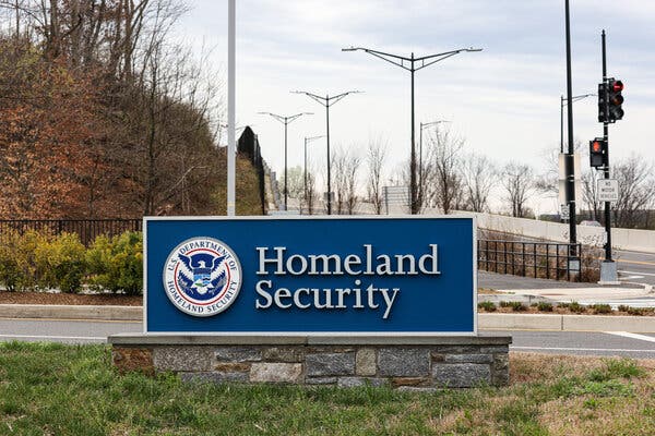 b602a902-7e34-4563-8f3d-29daeb8df42a DHS Clarifies Green Card Policy Amid Confusion