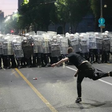Protests and Clashes in Belgrade as Opposition to Serbian President Grows