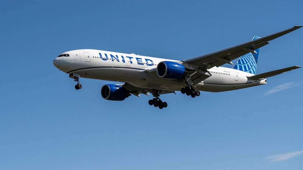 Emergency Landing of United Airlines Flight Due to Unruly Passenger