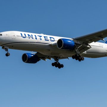 Emergency Landing of United Airlines Flight Due to Unruly Passenger