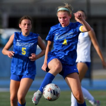 Cummins Leads Lake Forest to Sectional Victory