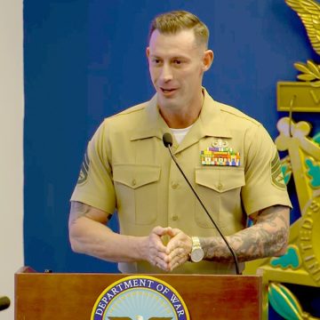 Johnny “Joey” Jones Reenlists in the Marine Corps