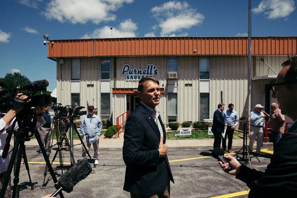 e3adbad3-7427-4c76-a828-84d7e073ef2c Political Battle in Kentucky’s Fourth District: Massie Versus Trump-Backed Gallrein