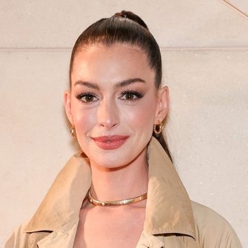Anne Hathaway’s Journey with Vision Loss and Surgery