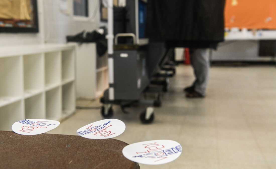 Pennsylvanians Vote In State's Primary Election The Impact of Closed Primaries on Political Polarization in Congress