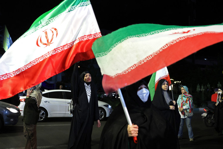 eb6f1e1e-c34e-4a28-aa33-990d3b6bd8b2 Tensions Rise as U.S. and Iran Struggle to Reach Agreement