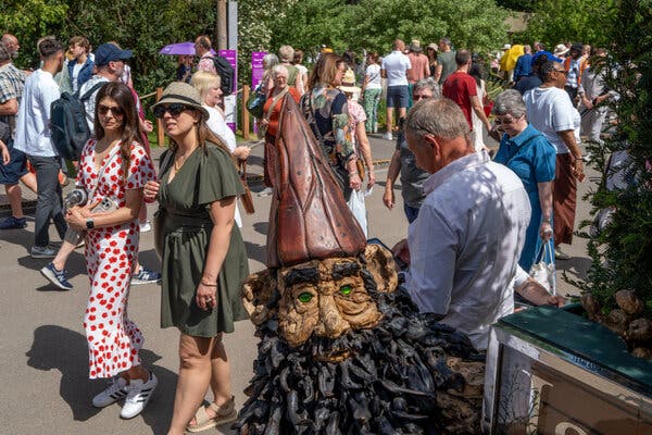 f19c544a-aeaa-40eb-85c9-b1a4290bd4d0 Debate Over Gnomes at Chelsea Flower Show
