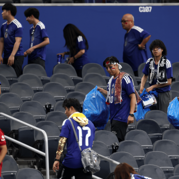 Japanese Fans Set Example by Cleaning Up After World Cup Match