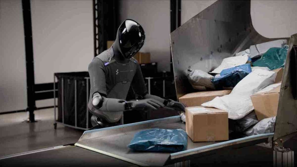 02360d7c-2165-4a1b-80c1-0267353c2d28 Humanoid Robots Begin Roles in Retail Warehouses
