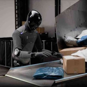 02360d7c-2165-4a1b-80c1-0267353c2d28 Humanoid Robots Begin Roles in Retail Warehouses
