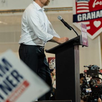 Graham Platner’s Subtle Fashion Shift on Election Night