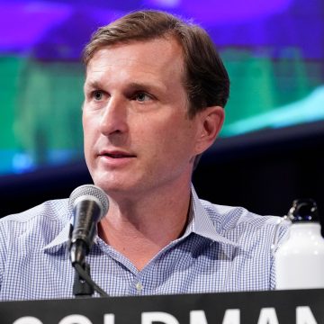 NYC Coffee Shop’s Ban on Congressman Sparks Online Outcry