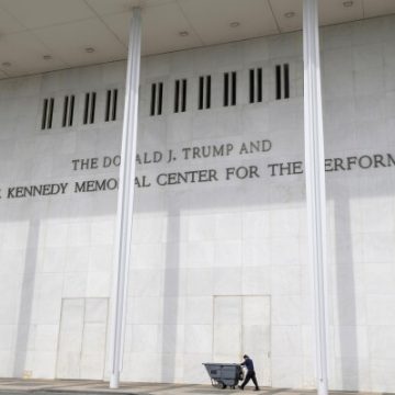 Trump Nears Iran Deal Amid Busy Weekend Schedule