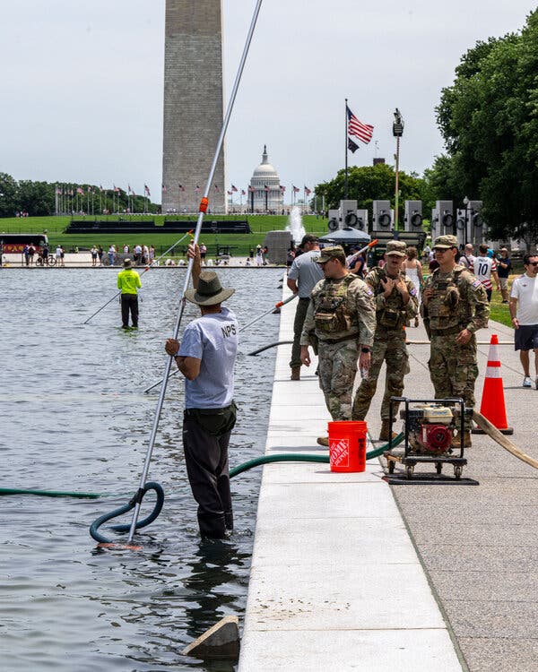 207fde25-2c41-40e8-bc93-04f482647eac Algae and Paint Problems Plague Lincoln Memorial Reflecting Pool Renovation
