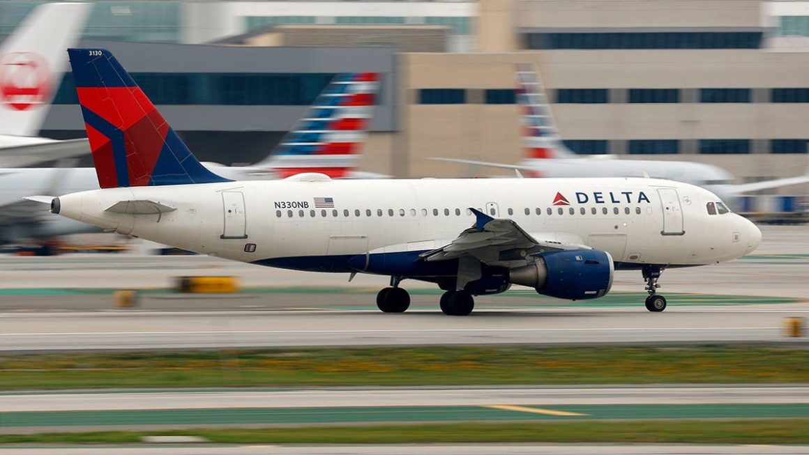 Delta Flight Executes Go-Around at Boston Logan Due to Runway Conflict