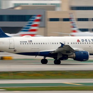 Delta Flight Executes Go-Around at Boston Logan Due to Runway Conflict