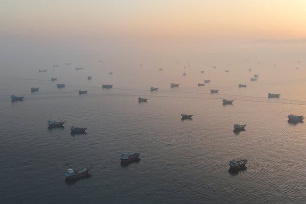 335b2480-f4fc-4a18-b521-58f78e9e0d4d Shipping Firms Cautious of U.S.-Iran Deal