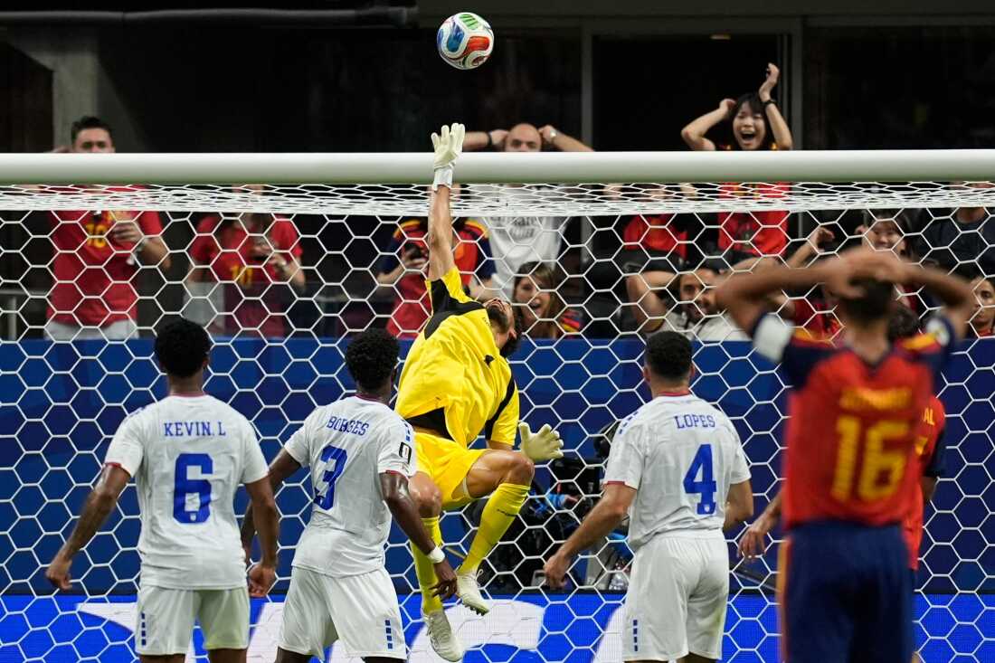 APTOPIX Cape Verde Spain WCup Soccer Cape Verde Goalkeeper Vozinha: A Heroic World Cup Debut
