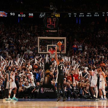 377b1b26-7265-4aa5-86e3-52cd7f46f469 Spurs End Knicks’ Win Streak, Stirring Drama in NBA Finals Game 3